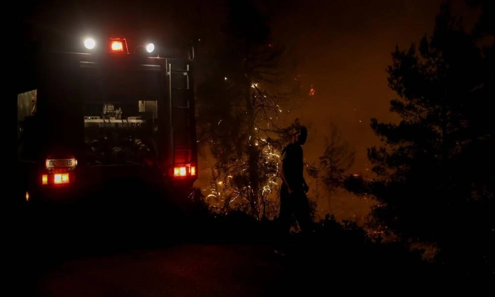 Υπό έλεγχο τέθηκε η πυρκαγιά στην Ευρωστίνη Κορινθίας